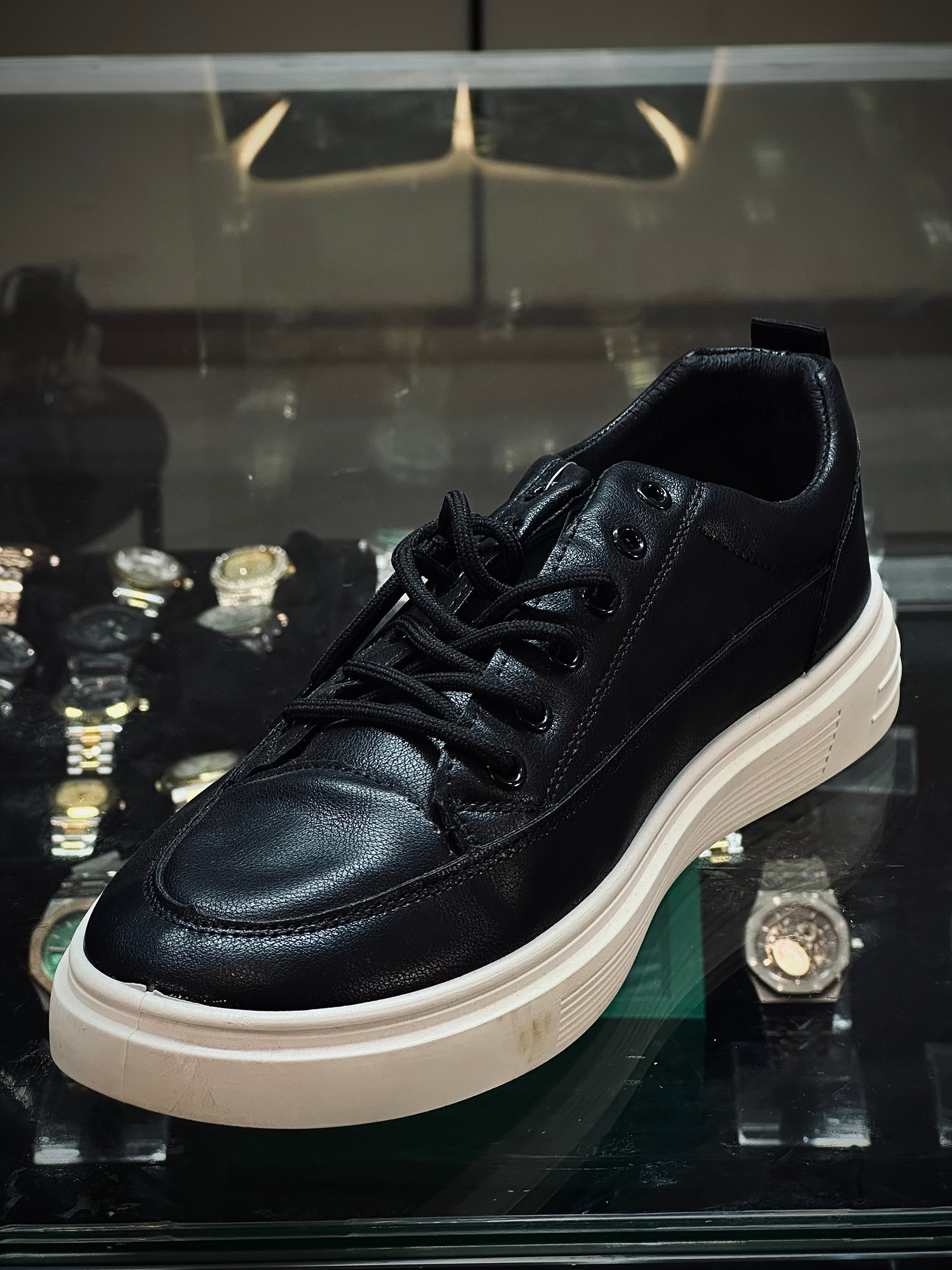 Monarch Low-Tops